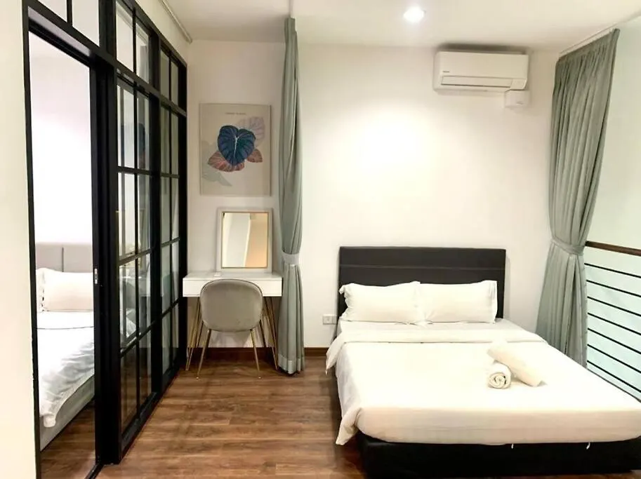 Nine'Suite @ Riverson Soho - Duplex 2Br Poolview Кота-Кинабалу 0*,  Малайзия